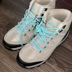 High Sierra Athletic Shoes in Cream and Blue